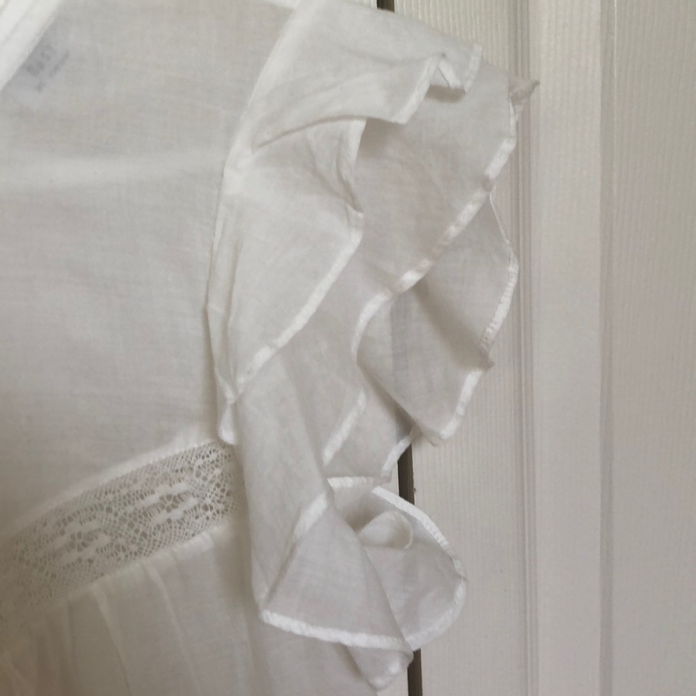 Aritzia cotton embroidered whitE top. NWOT. XS - Picture 4 of 8